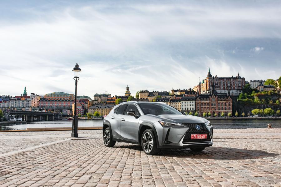  Lexus UX250h 2018 года  (WW) (фото 4 из 40)
